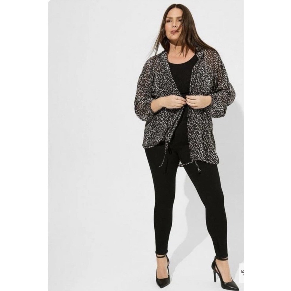 Torrid Blouse Size 2X Black White Cheetah Print Sheer Chiffon Button Front NWT